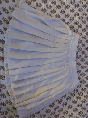 LULULEMON White Pleated Tennis Skirt Size 2